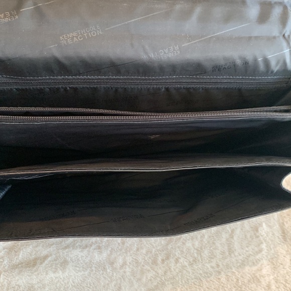 KENNETH COLE REACTION TRUE COLORS GENUINE LEATHER PORTFOLIO - BLACK - Picture 8 of 15